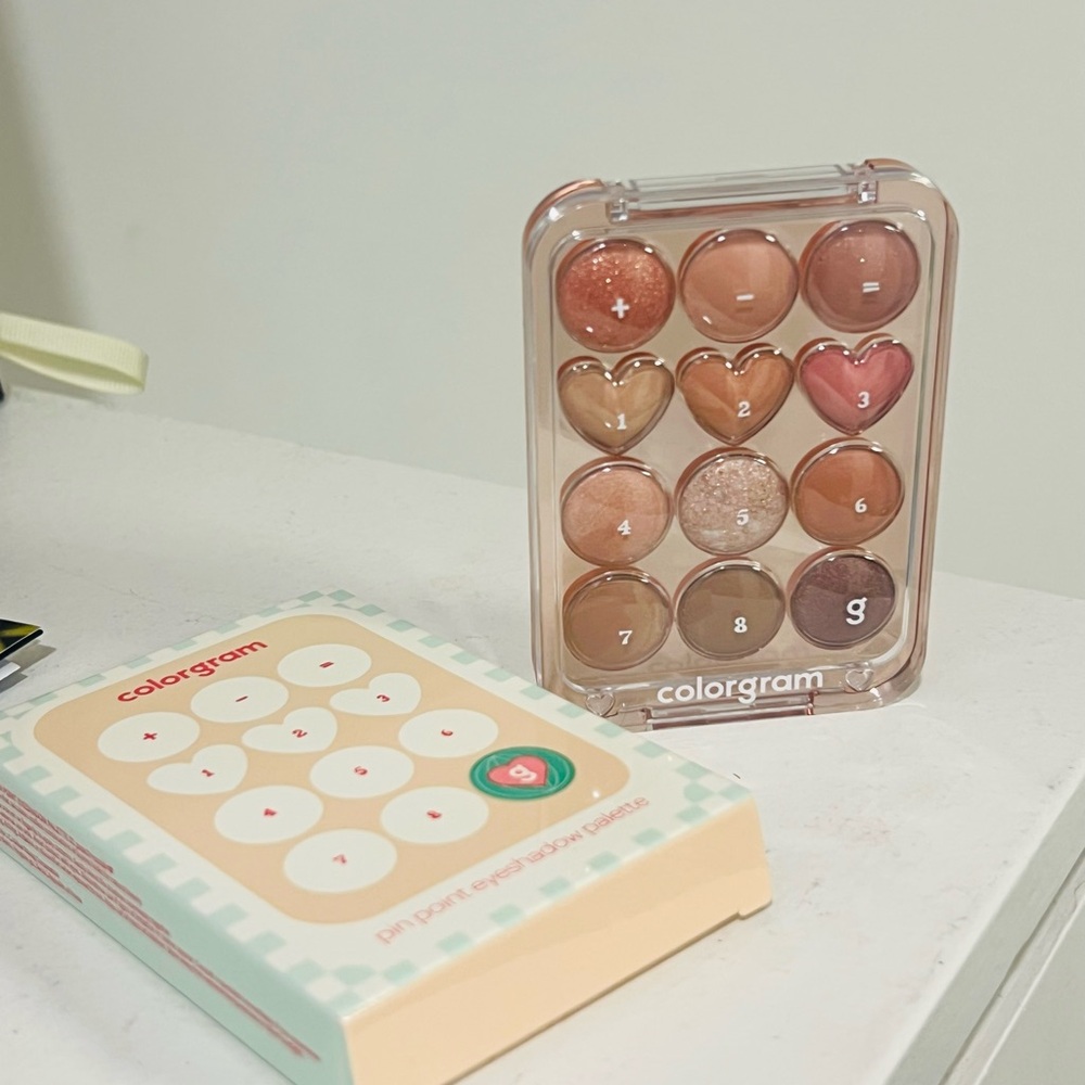 Colorgram Pin Point Eyeshadow Palette 🎨 - Picture 4 of 8